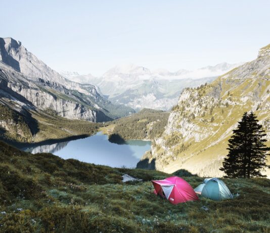 Essentiële Kampeerbenodigdheden voor een Comfortabele Vakantie